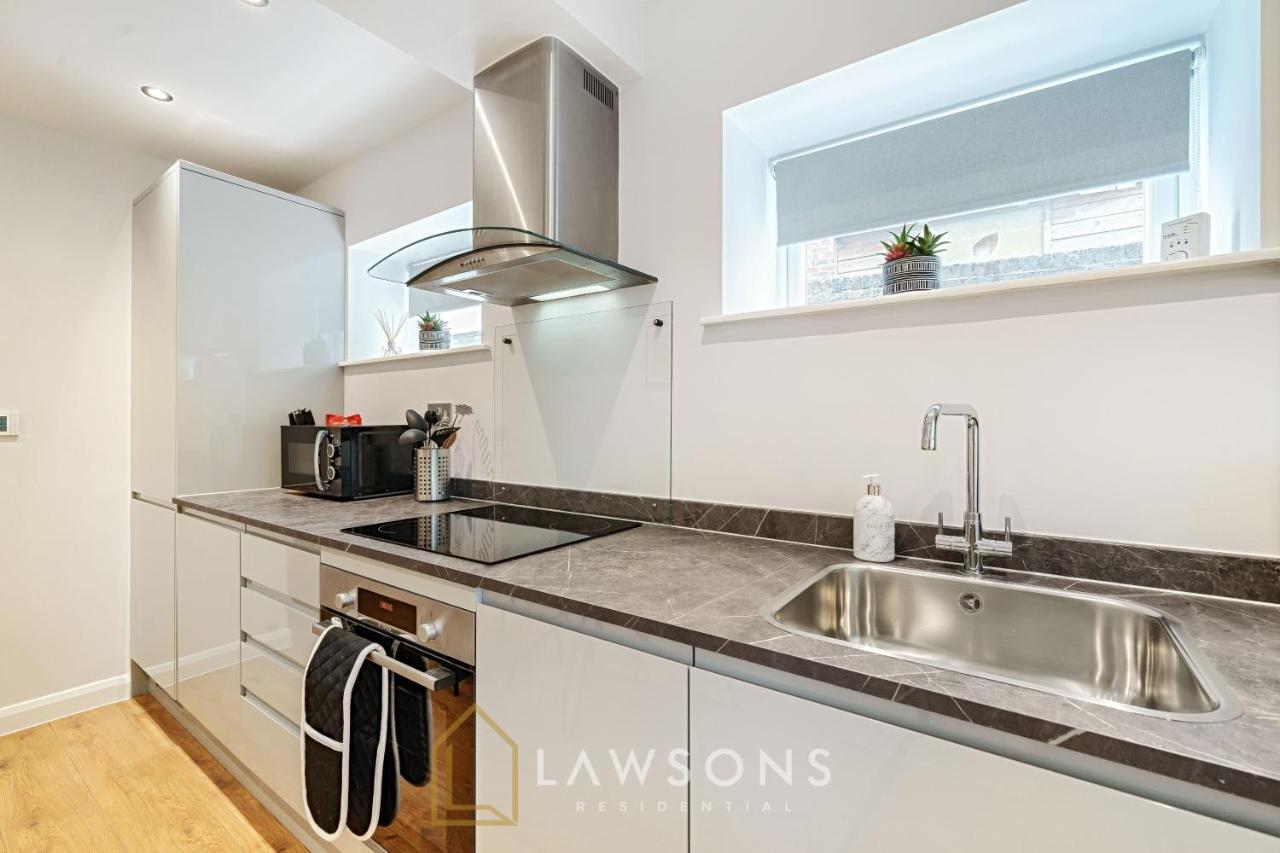 Stylish Living By Lawsons - 3 En Suites Виндзор Экстерьер фото