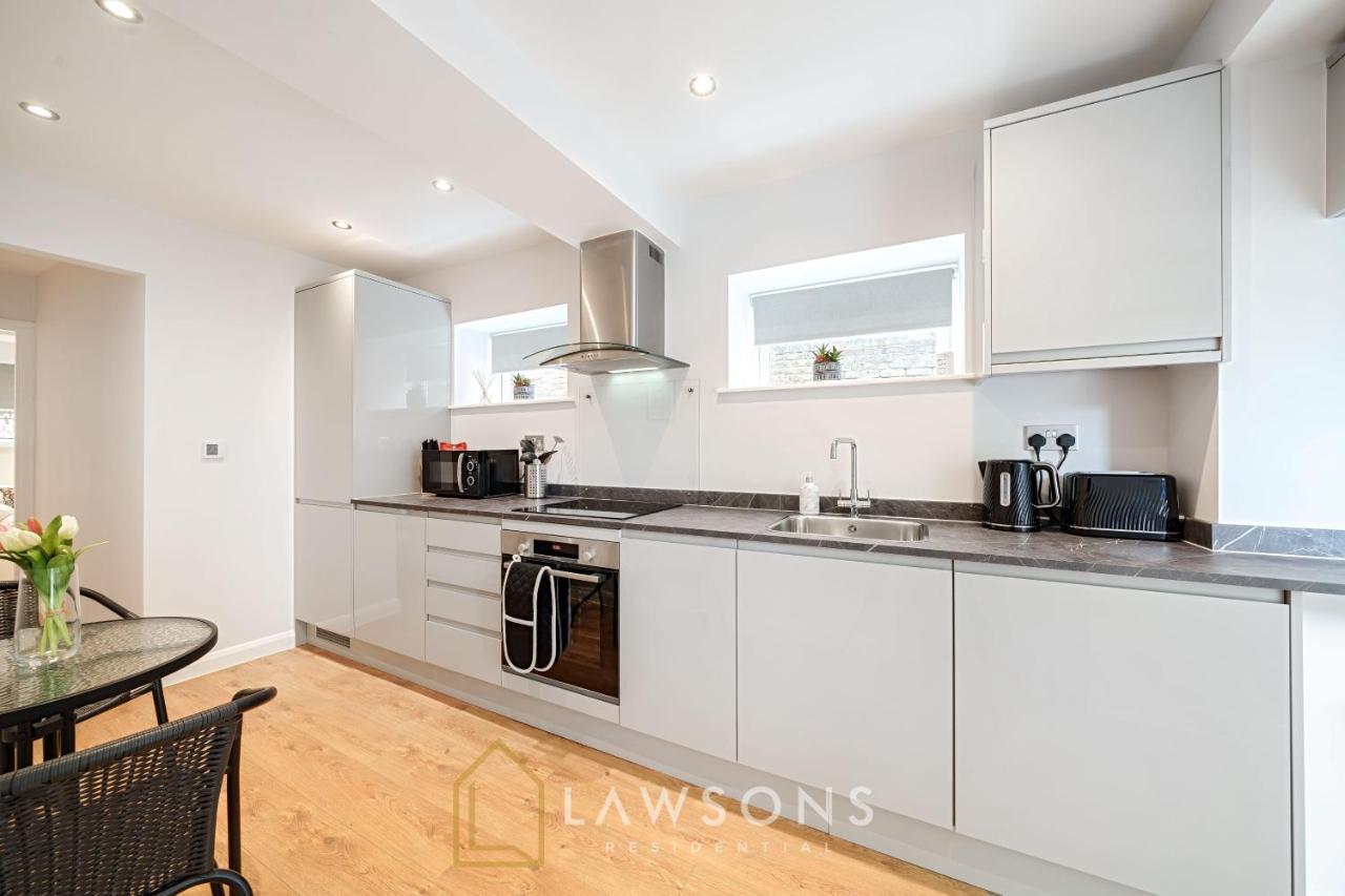 Stylish Living By Lawsons - 3 En Suites Виндзор Экстерьер фото