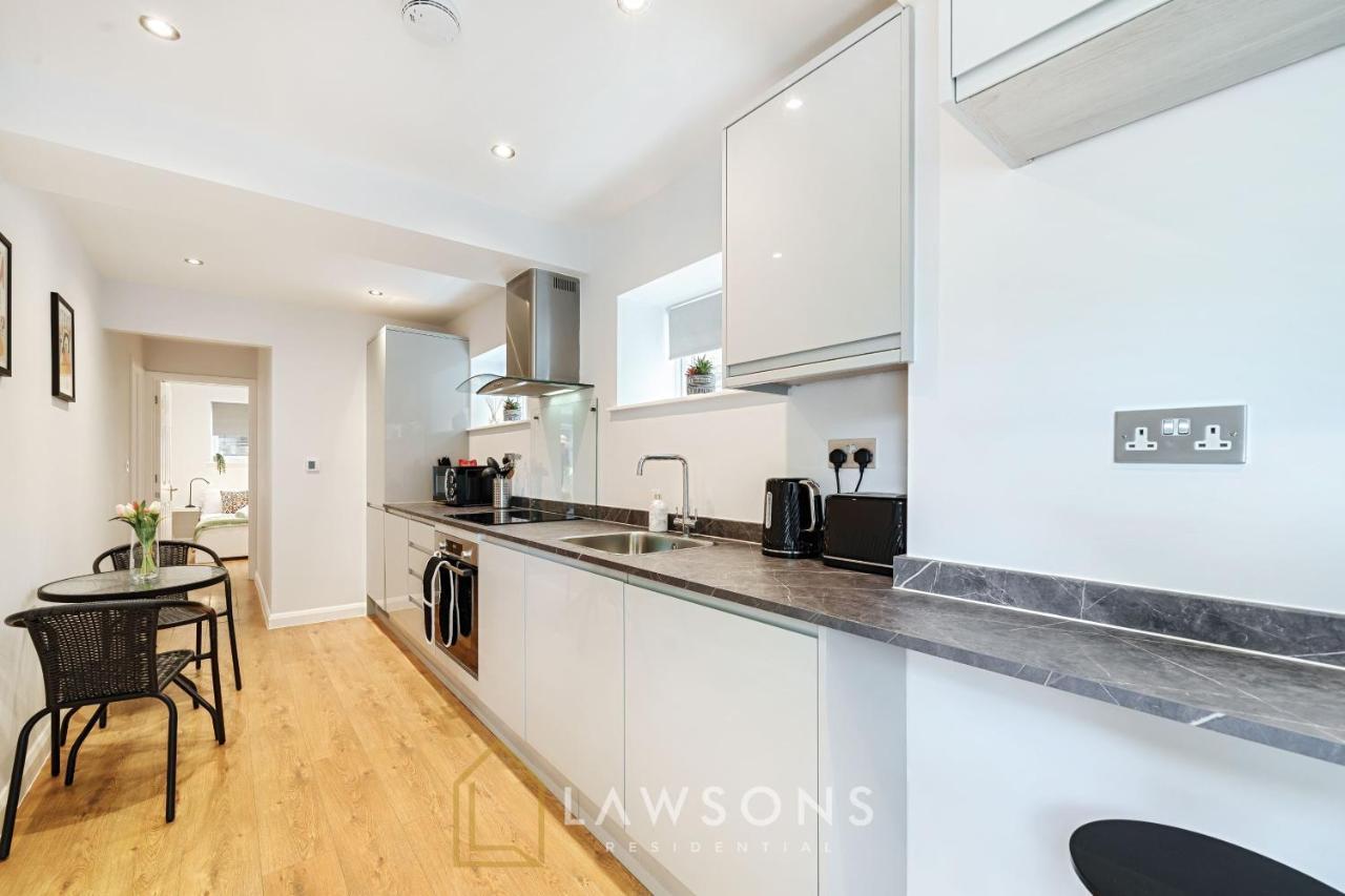 Stylish Living By Lawsons - 3 En Suites Виндзор Экстерьер фото